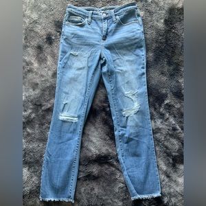 Universal Thread, Size 2/26, medium wash.